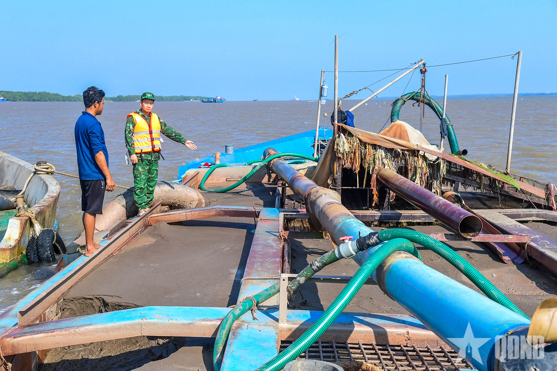 Hải đoàn Biên phòng 18 phát hiện bắt giữ 3 tàu vi phạm về vận chuyển khoáng sản